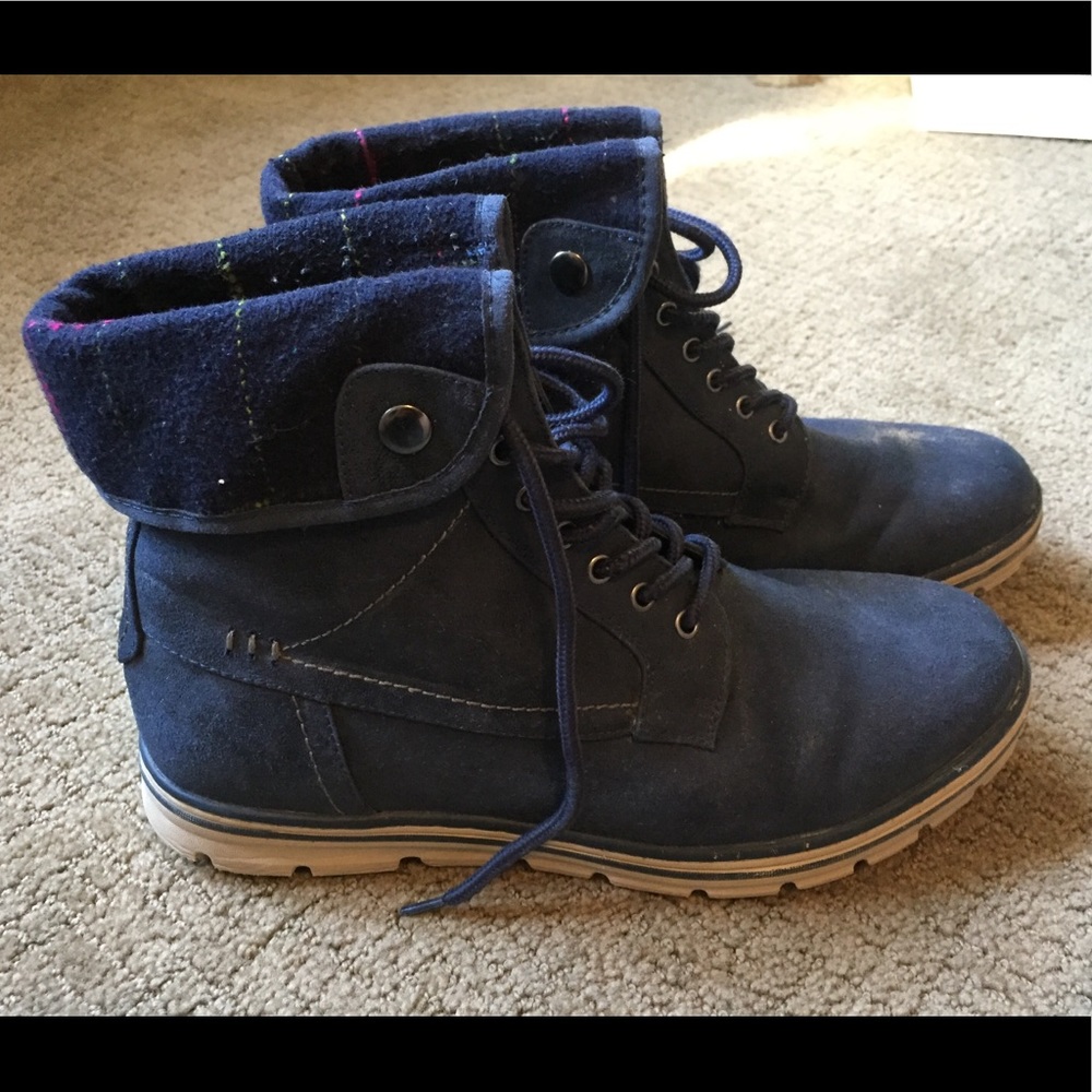 Cliffs by white mountain Ankle high boots